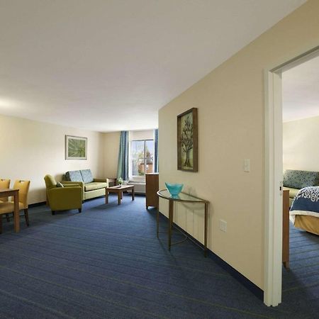 Days Inn & Suites By Wyndham Altoona Zewnętrze zdjęcie