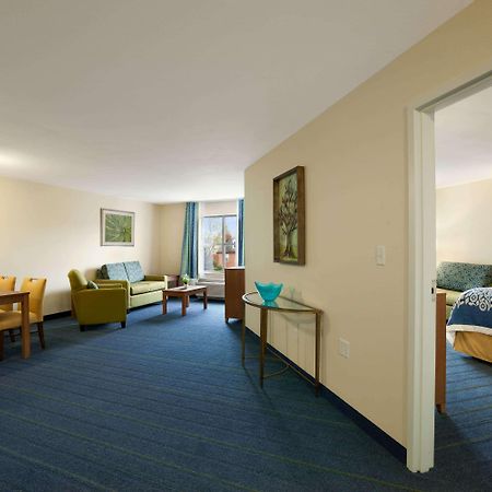 Days Inn & Suites By Wyndham Altoona Zewnętrze zdjęcie